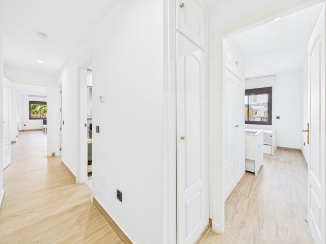 Apartamento con 3 Dormitorios  en La Duquesa