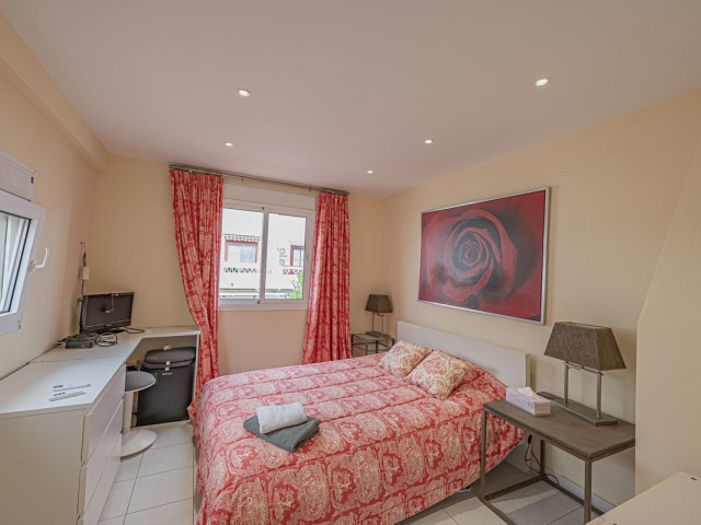 5 Bedrooms Townhouse in Marbella