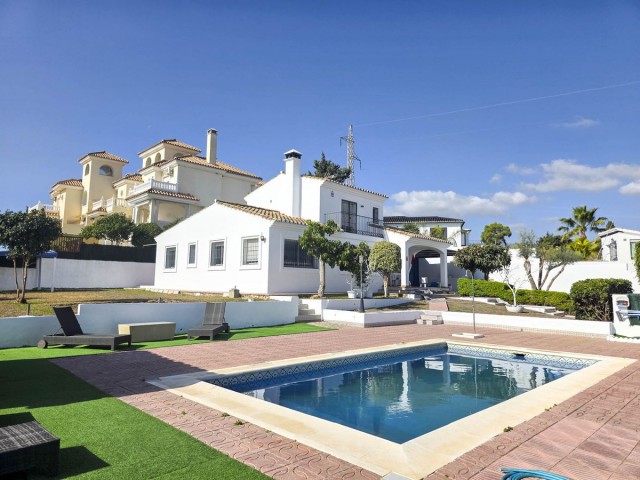 3 Bedrooms Villa in Estepona