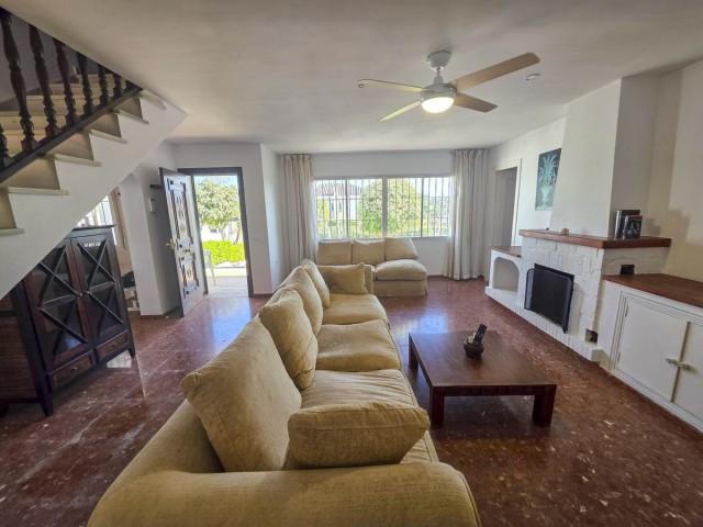 3 Bedrooms Villa in Estepona