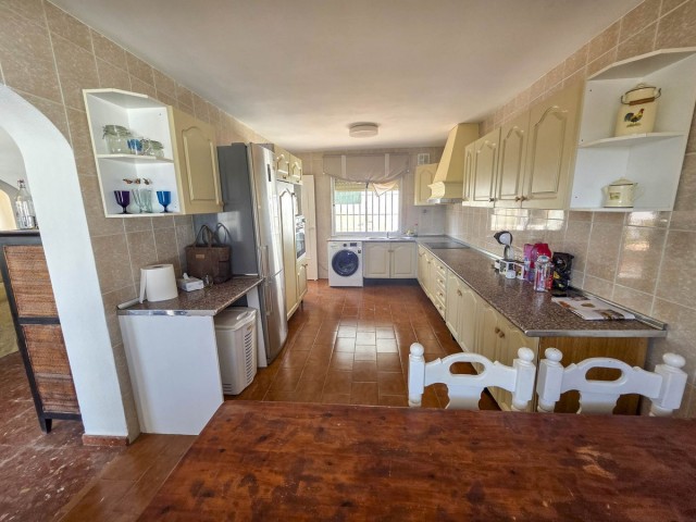 3 Bedrooms Villa in Estepona