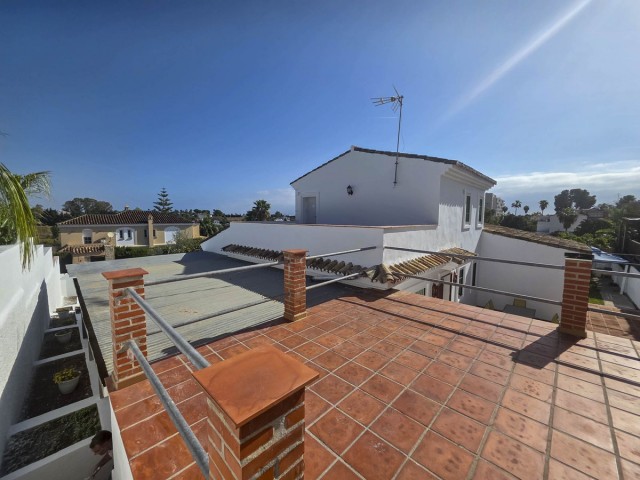 3 Bedrooms Villa in Estepona