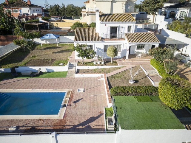 3 Bedrooms Villa in Estepona