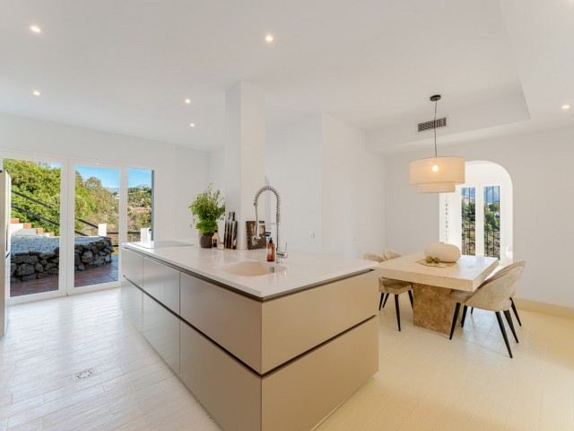 Villa avec 6 Chambres  à El Madroñal