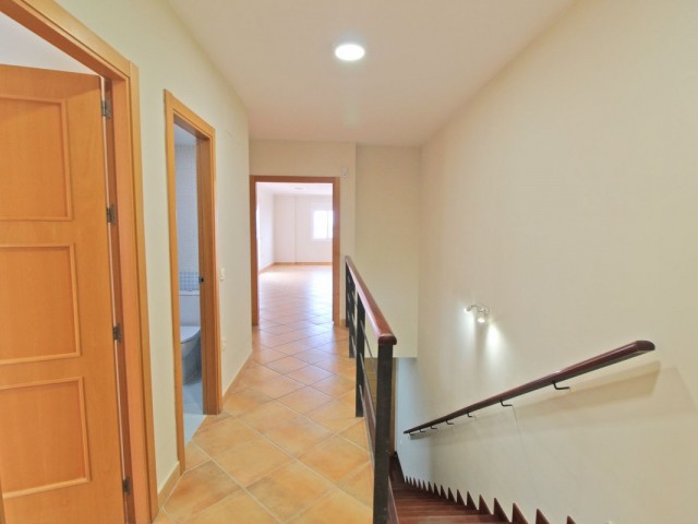 Maison mitoyenne avec 4 Chambres  à Mijas