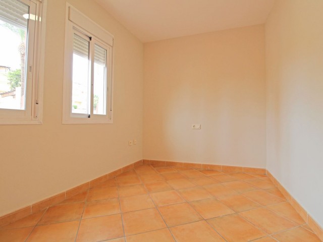 Maison mitoyenne avec 4 Chambres  à Mijas