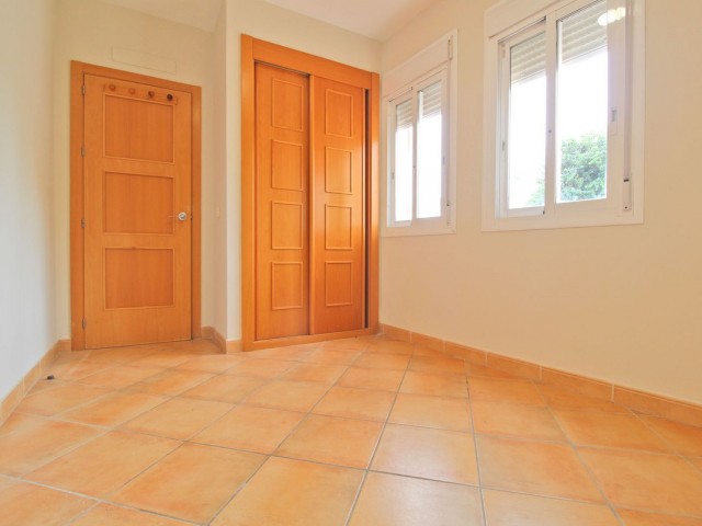 Maison mitoyenne avec 4 Chambres  à Mijas