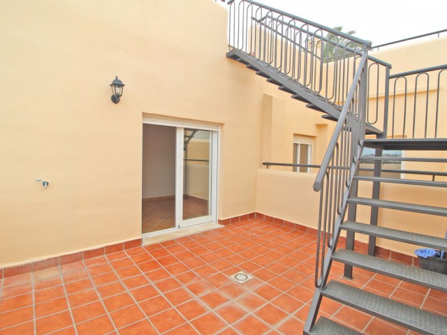 Maison mitoyenne avec 4 Chambres  à Mijas