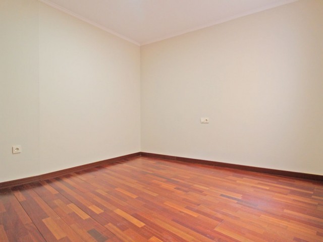 Maison mitoyenne avec 4 Chambres  à Mijas