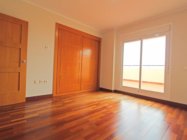 Maison mitoyenne avec 4 Chambres  à Mijas