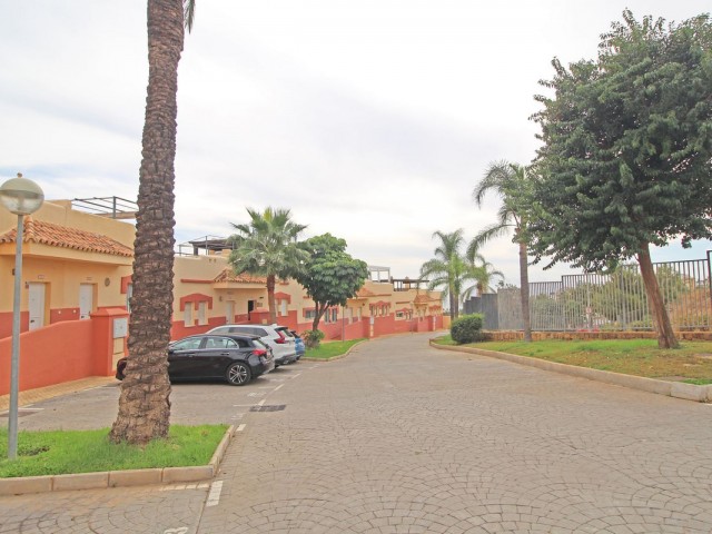 Maison mitoyenne avec 4 Chambres  à Mijas