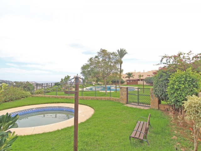 Maison mitoyenne avec 4 Chambres  à Mijas