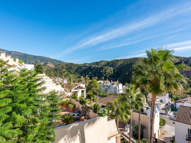 Maison mitoyenne avec 4 Chambres  à Benahavís