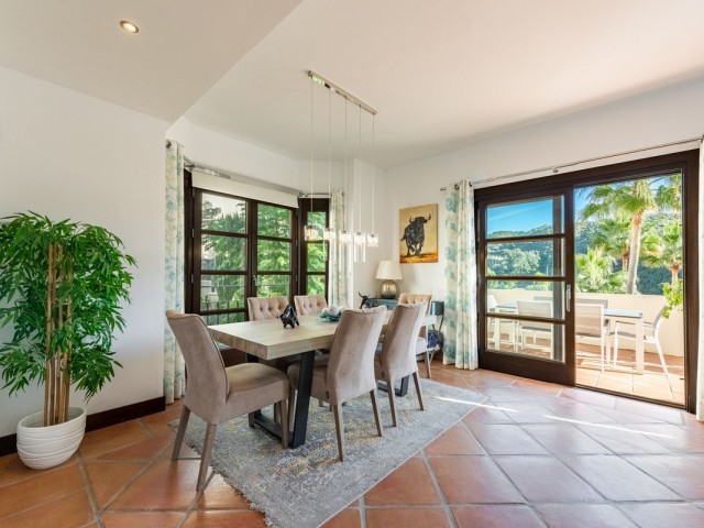 Maison mitoyenne avec 4 Chambres  à Benahavís