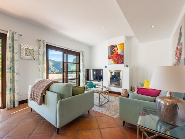 Maison mitoyenne avec 4 Chambres  à Benahavís