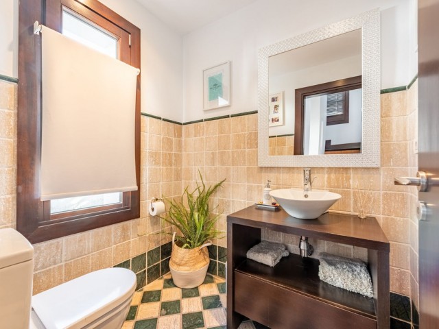 Maison mitoyenne avec 4 Chambres  à Benahavís