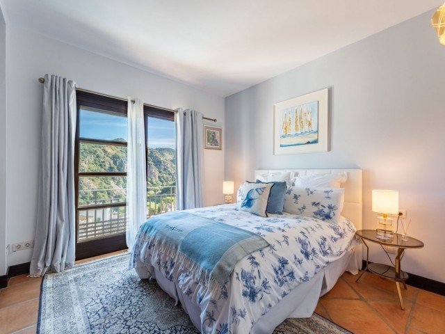 Maison mitoyenne avec 4 Chambres  à Benahavís