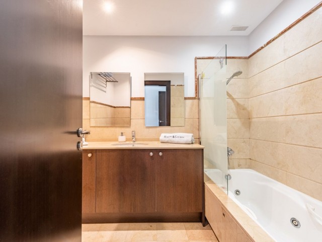 Maison mitoyenne avec 4 Chambres  à Benahavís