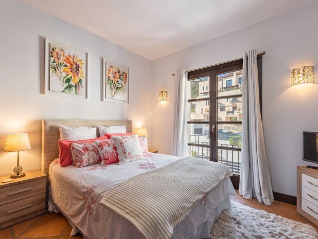 Maison mitoyenne avec 4 Chambres  à Benahavís