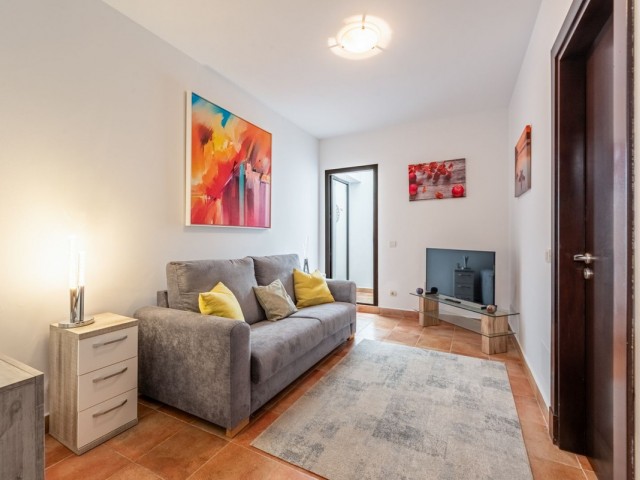 Maison mitoyenne avec 4 Chambres  à Benahavís