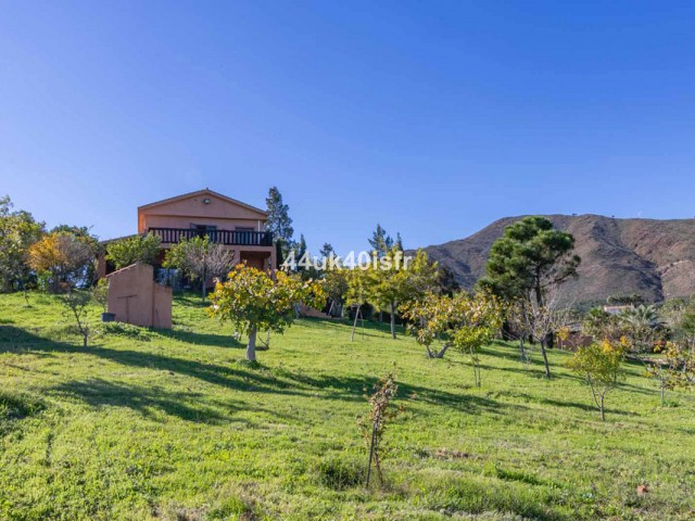 4 Bedrooms Villa in Mijas