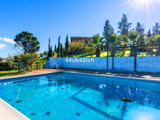 4 Bedrooms Villa in Mijas