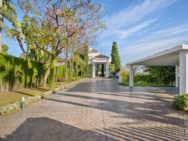 6 Bedrooms Villa in Nueva Andalucía