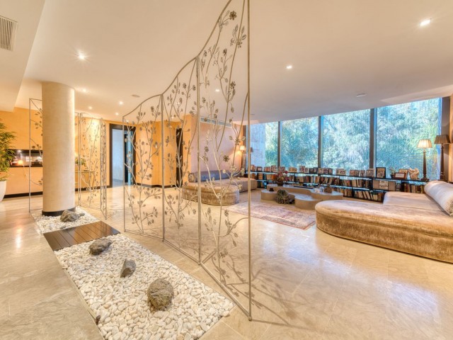 6 Bedrooms Apartment in Puerto Banús