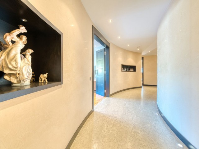 6 Bedrooms Apartment in Puerto Banús