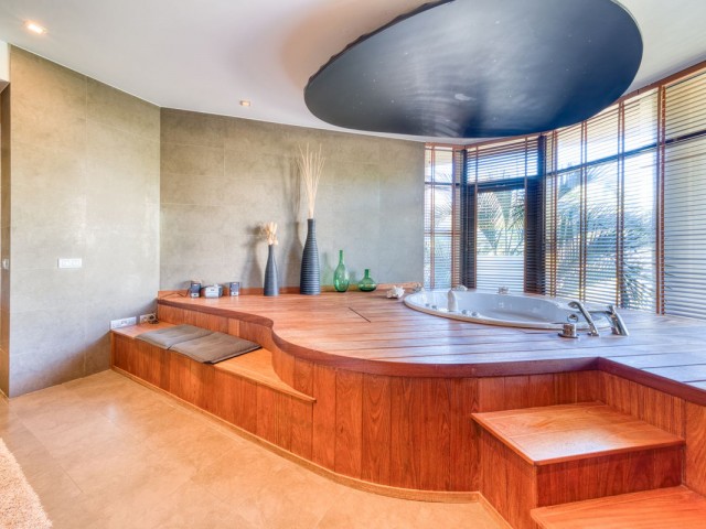 6 Bedrooms Apartment in Puerto Banús