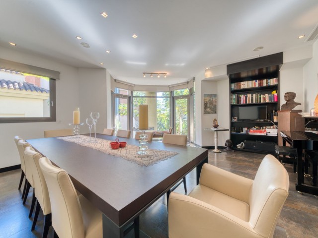 6 Bedrooms Apartment in Puerto Banús