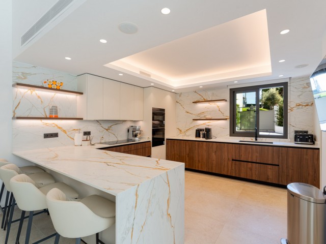 5 Bedrooms Villa in Nueva Andalucía