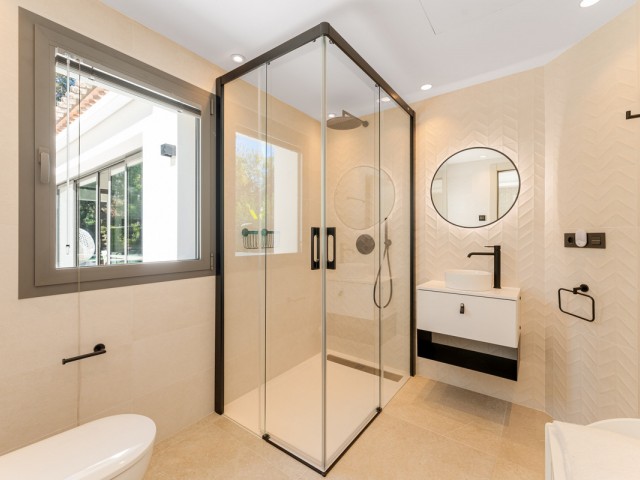 5 Bedrooms Villa in Nueva Andalucía