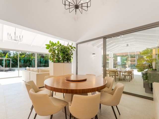 5 Schlafzimmer Villa in Nueva Andalucía