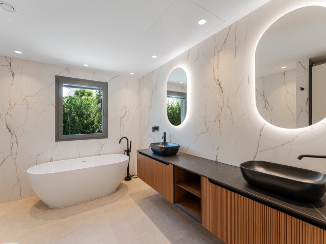 5 Schlafzimmer Villa in Nueva Andalucía