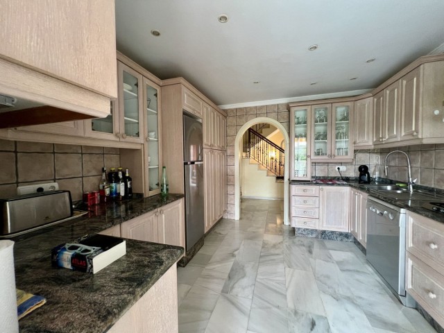 8 Bedrooms Villa in Mijas Golf