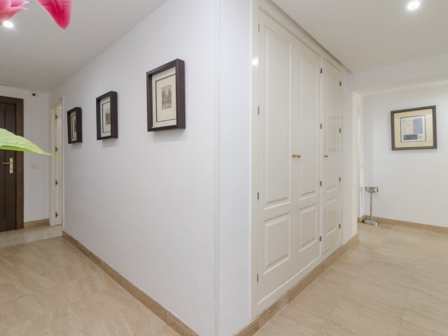 Apartamento con 3 Dormitorios  en Río Real