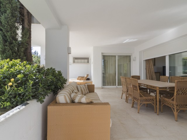 Apartamento con 3 Dormitorios  en Río Real