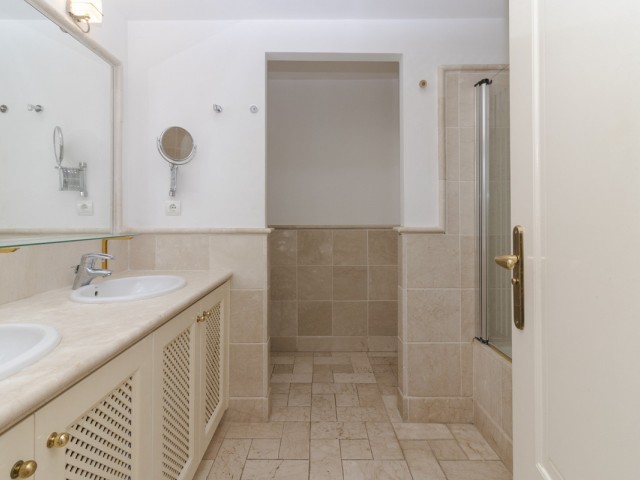 Apartamento con 3 Dormitorios  en Río Real