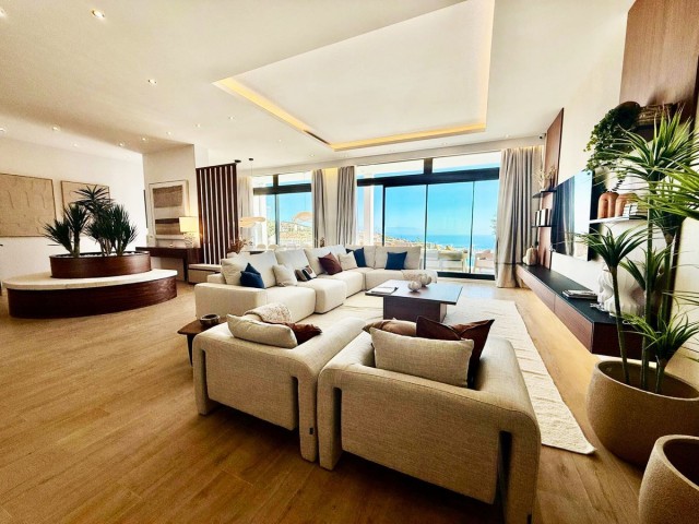 4 Bedrooms Villa in Benalmadena