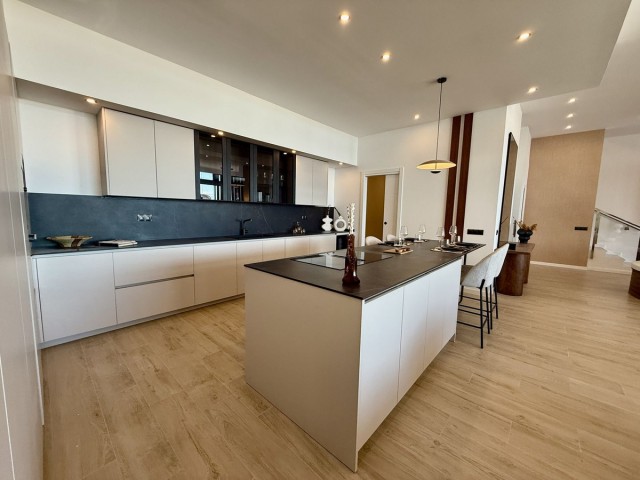 4 Bedrooms Villa in Benalmadena