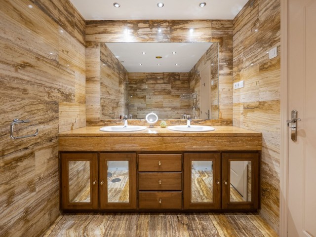 2 Bedrooms Apartment in Puerto Banús