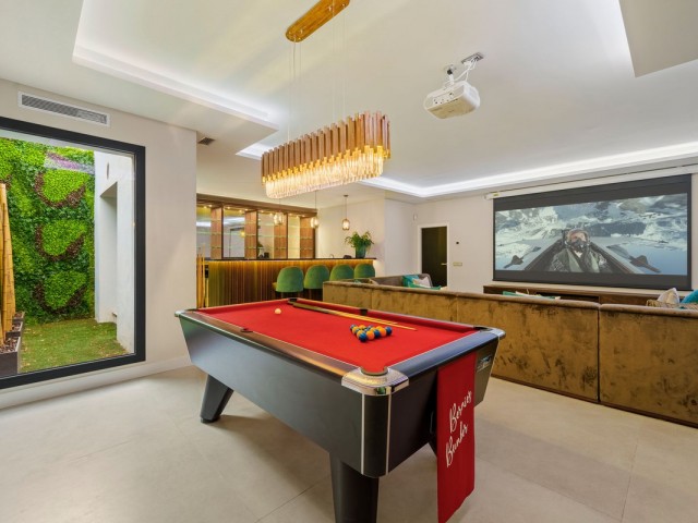 6 Bedrooms Villa in Benahavís