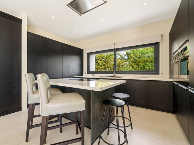 6 Bedrooms Villa in Benahavís