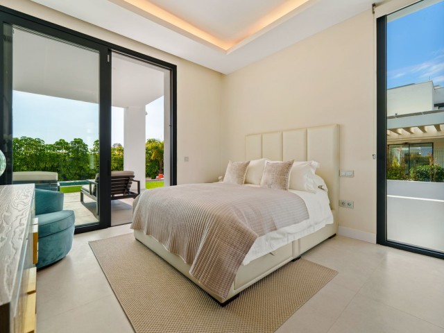 6 Bedrooms Villa in Benahavís