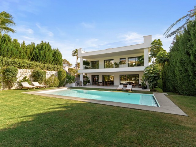 Villa avec 5 Chambres  à Nueva Andalucía