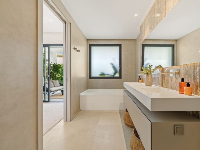 Villa avec 5 Chambres  à Nueva Andalucía