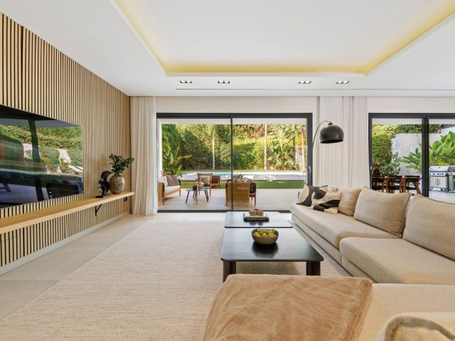 Villa avec 5 Chambres  à Nueva Andalucía