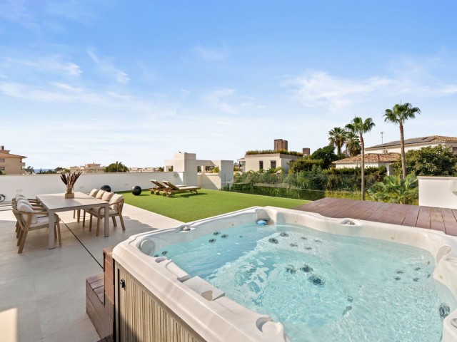 Villa avec 5 Chambres  à Nueva Andalucía