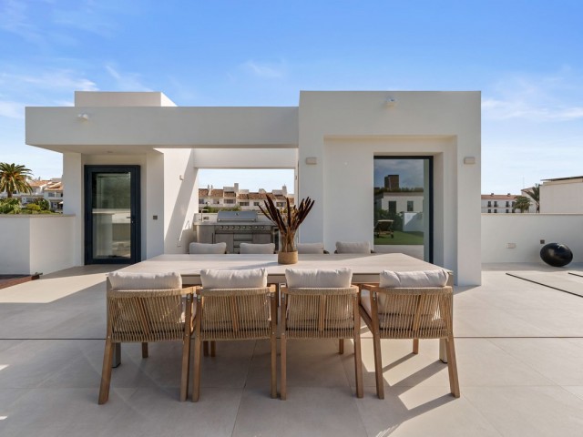 Villa avec 5 Chambres  à Nueva Andalucía